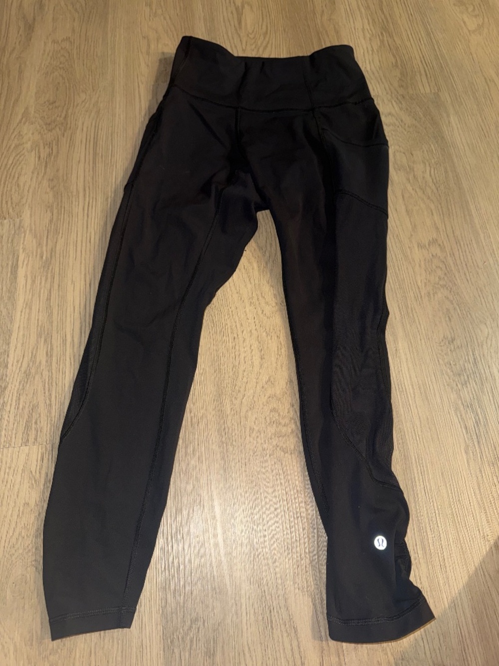 Lululemon‎ Black Cropped Leggings – Size 6 | Mesh Panel Pocket Activewear